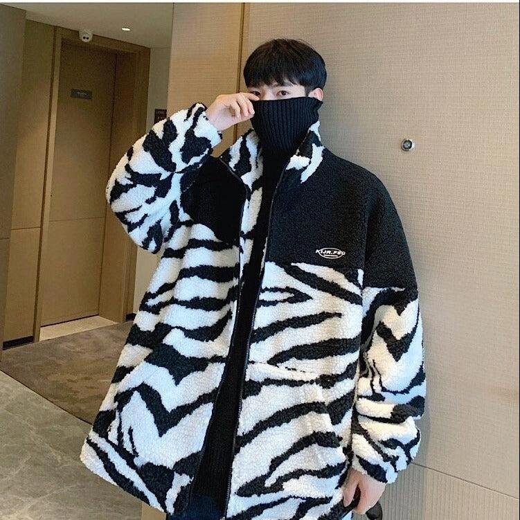 Zebra-Print Zip-Up: Stilvolle Elefantenhaut-Jacke für einen auffälligen Look!